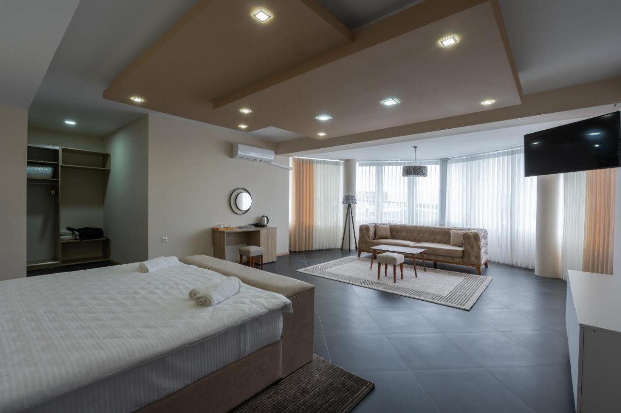 Hotel & Resort Bon Bon Suto Orizari Exterior photo
